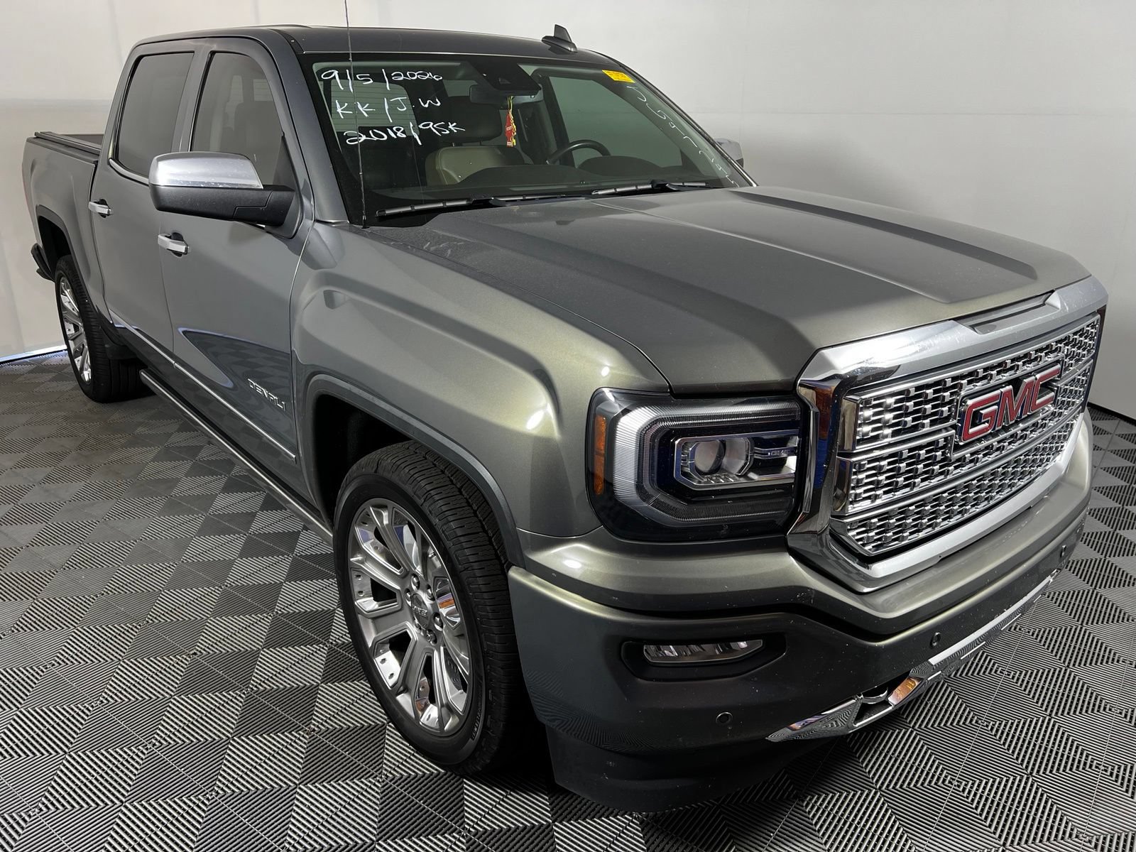 Used 2018 GMC Sierra 1500 Denali w/ Denali Ultimate Package AWD/4WD image 3