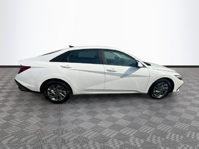 New 2026 Hyundai Elantra Hybrid FWD image 8