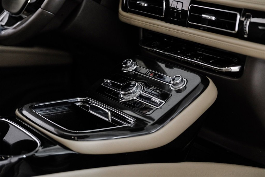 Used 2023 Lincoln Nautilus Reserve image 25