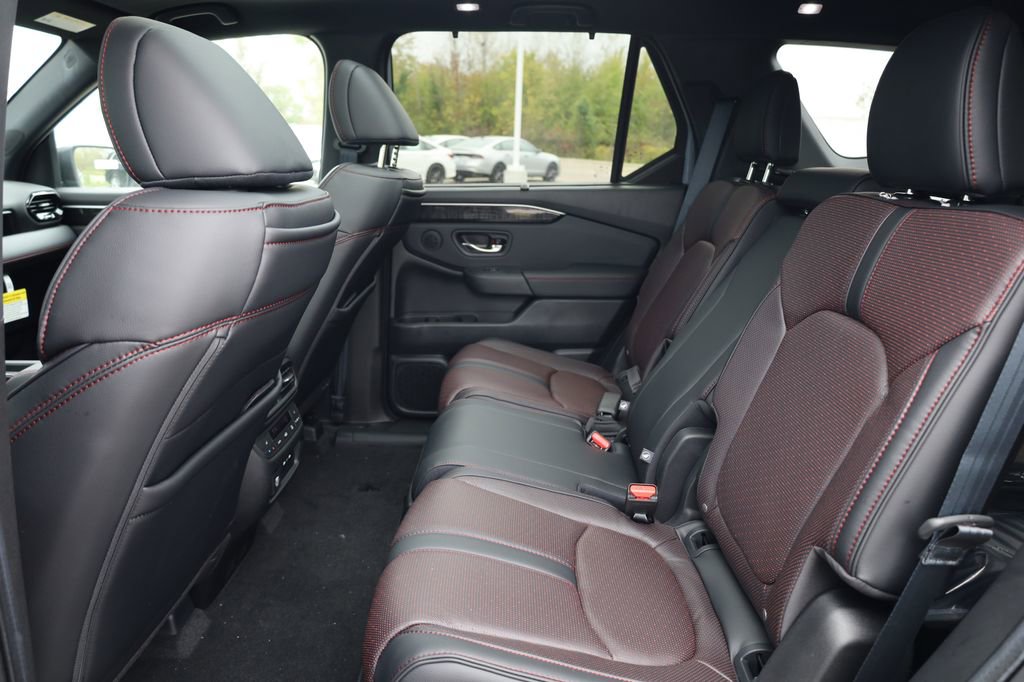New 2025 Honda Pilot Black Edition image 30