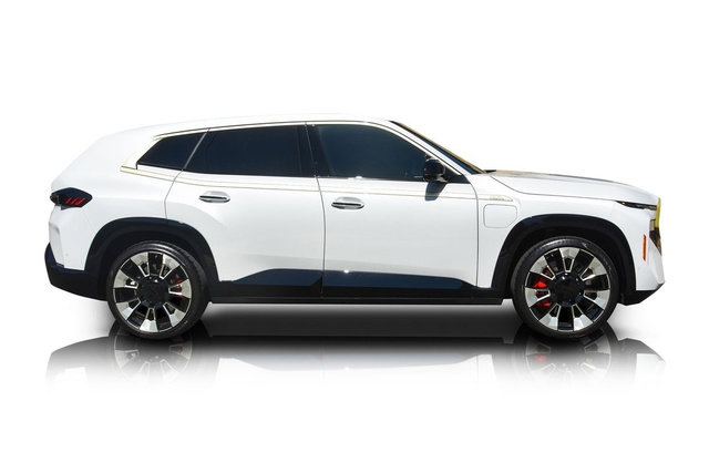 Used 2024 BMW XM w/ M Driver's Package image 2