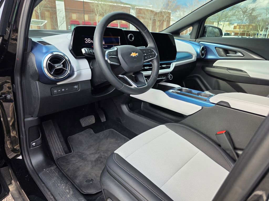 Used 2025 Chevrolet Equinox EV LT image 11