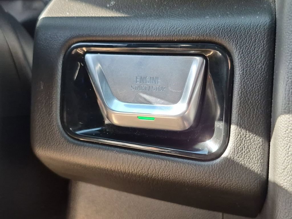 Used 2025 GMC Yukon Denali AWD/4WD image 9