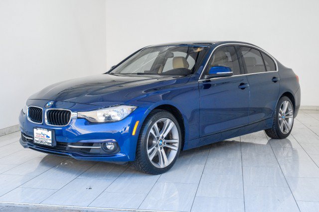 Used 2017 BMW 330i xDrive Sedan AWD/4WD image 4