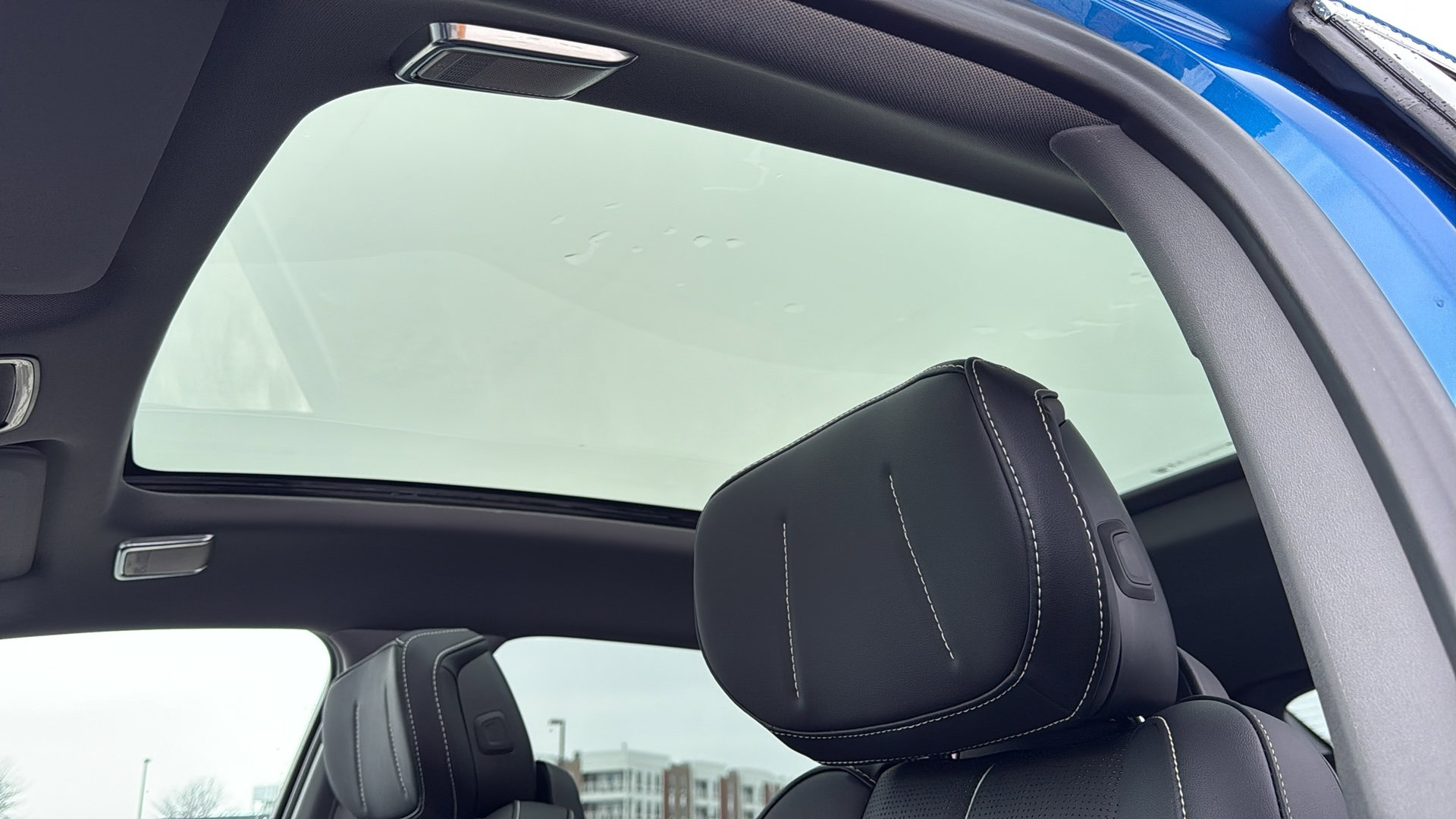 New 2026 Cadillac Optiq Luxury 2 image 27