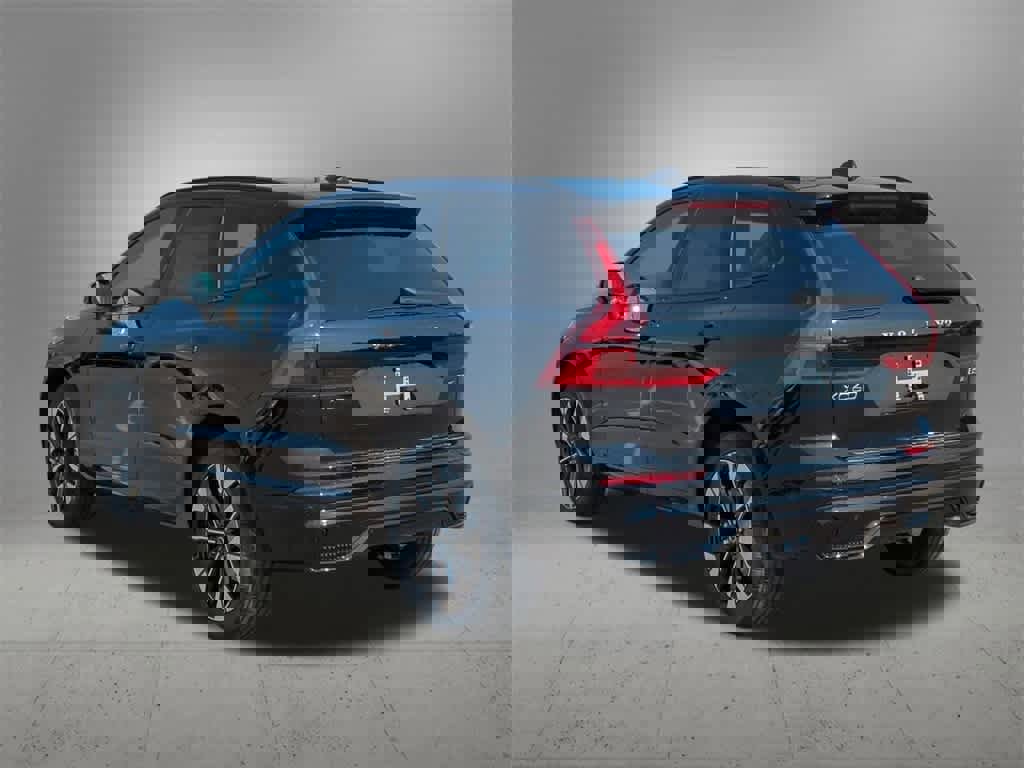 Used 2026 Volvo XC60 B5 Plus w/ Protection Package Premier image 4