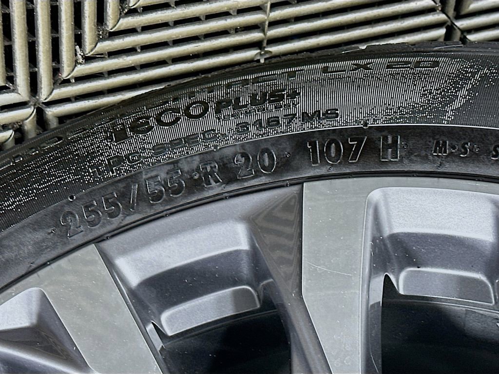 Used 2023 Chevrolet Traverse Premier image 32