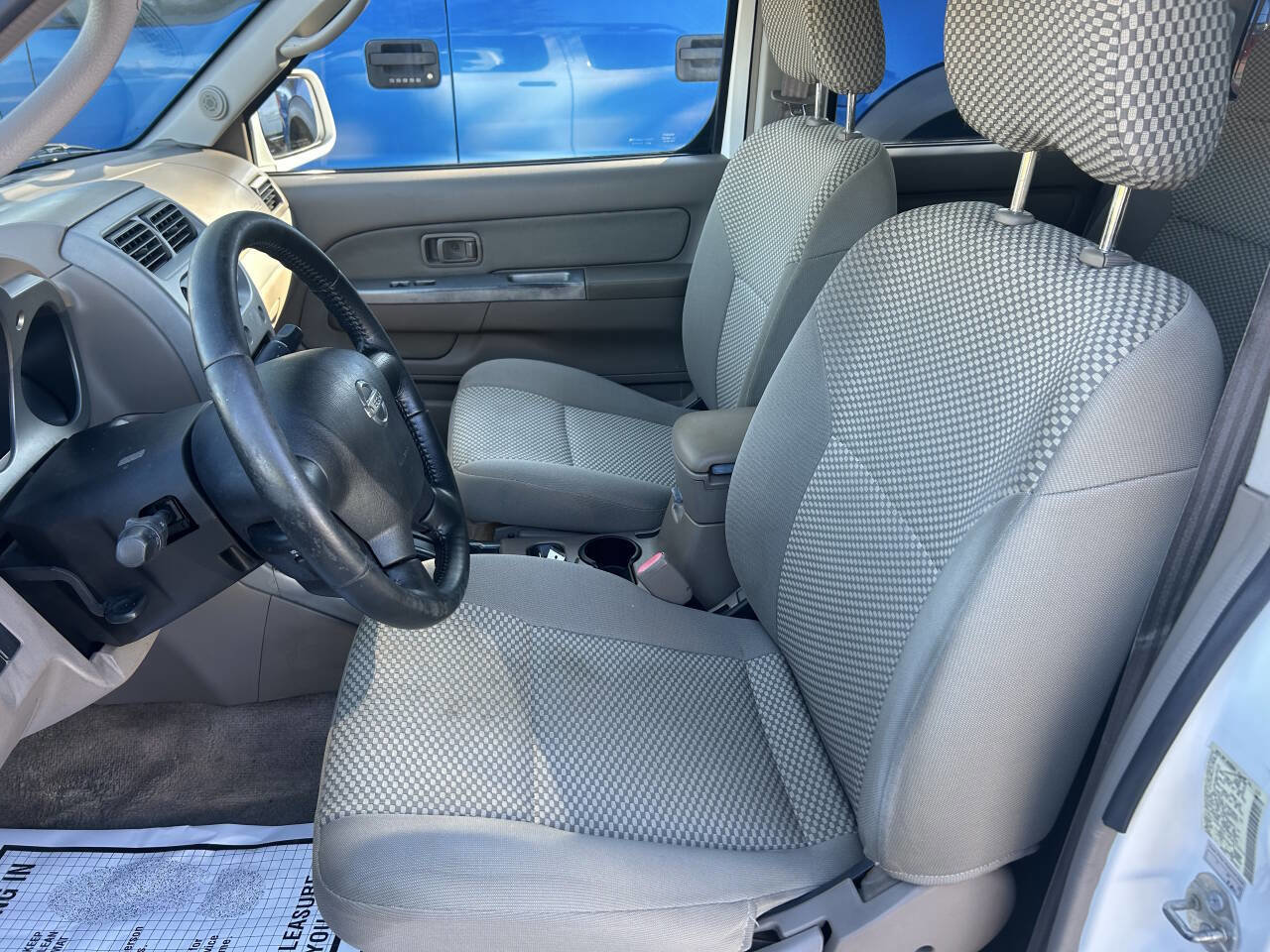 Used 2002 Nissan Frontier SE image 11