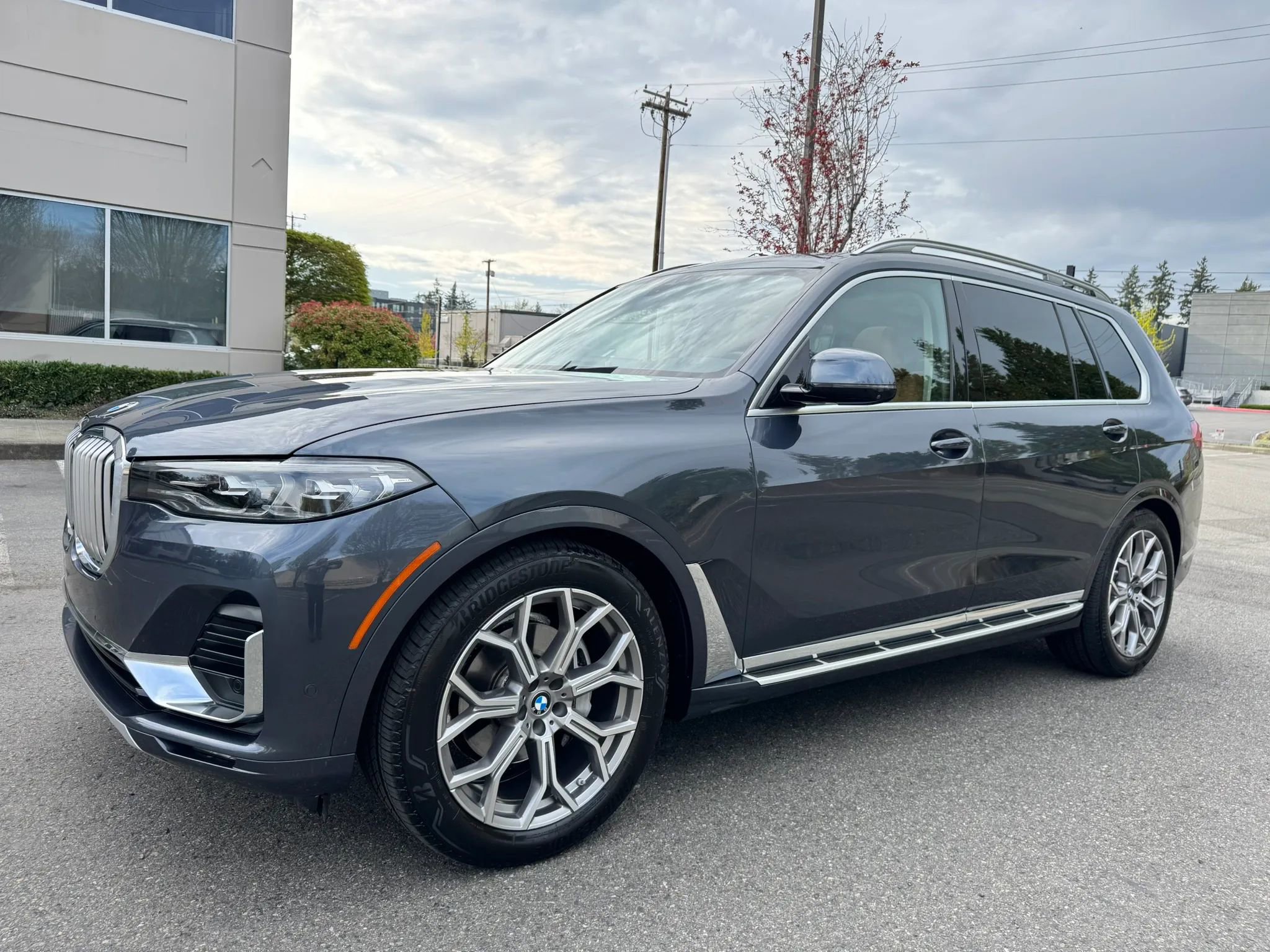 Used 2022 BMW X7 xDrive40i w/ Premium Package image 5