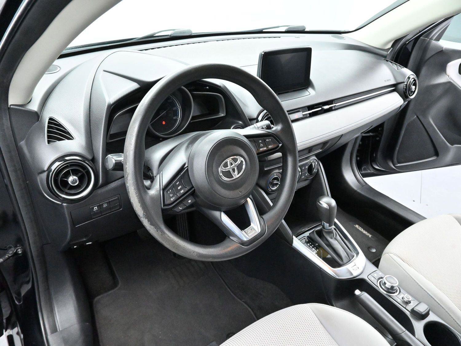 Used 2020 Toyota Yaris LE image 14