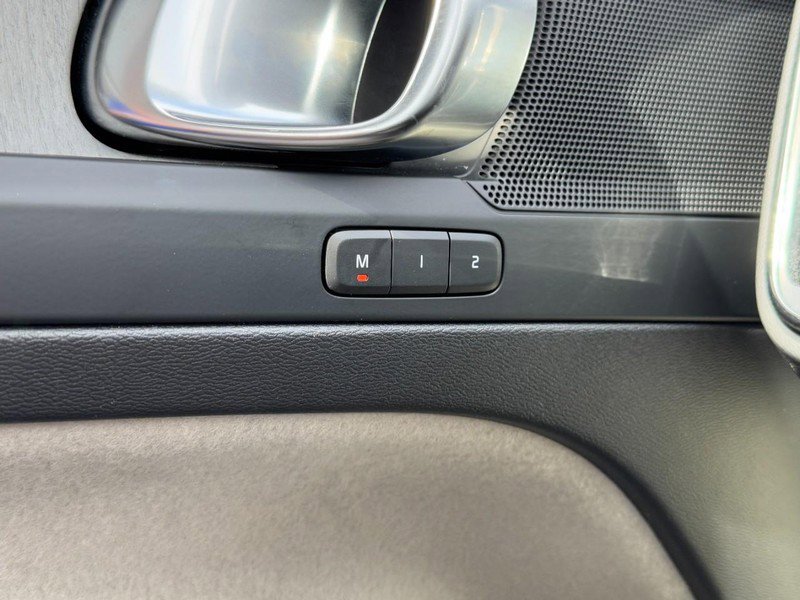 Certified 2023 Volvo XC40 B5 Plus w/ Driver Assist Package image 17