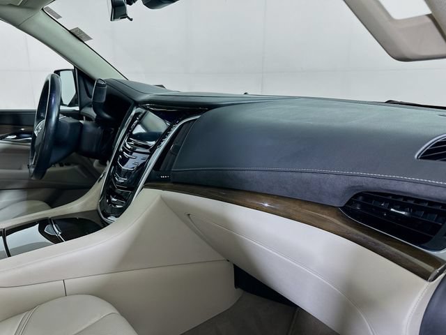 Used 2020 Cadillac Escalade Premium Luxury AWD/4WD image 36