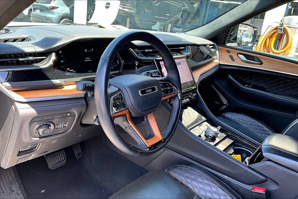 Used 2022 Jeep Grand Cherokee Summit AWD/4WD image 9