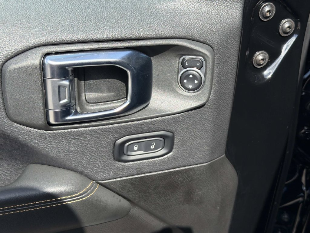 Used 2025 Jeep Wrangler Unlimited Sahara w/ Safety Group AWD/4WD image 19
