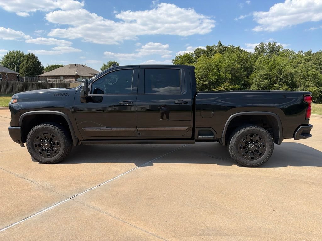 Used 2024 Chevrolet Silverado 2500 High Country w/ Midnight Edition AWD/4WD image 2