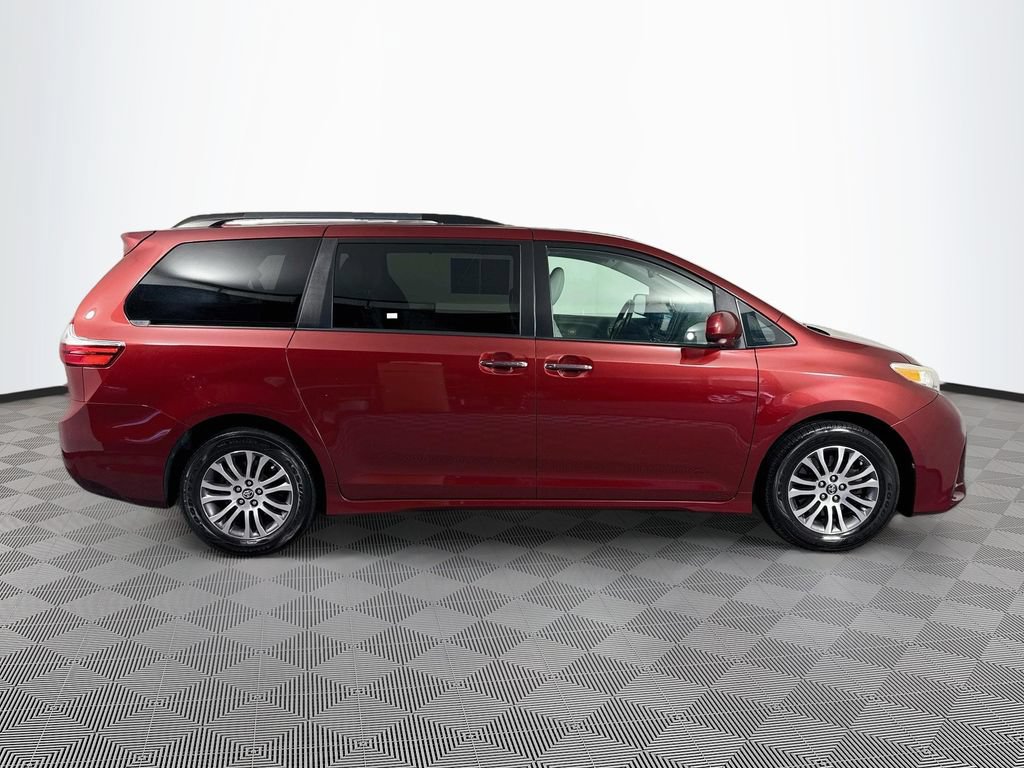 Used 2020 Toyota Sienna XLE FWD image 4