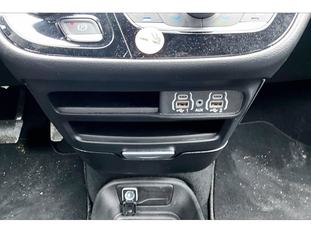 Certified 2025 Chrysler Pacifica Select image 29