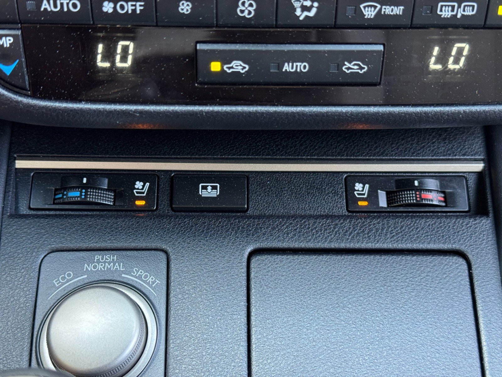 Used 2016 Lexus ES 350 w/ Luxury Package w/Wood Trim FWD image 29