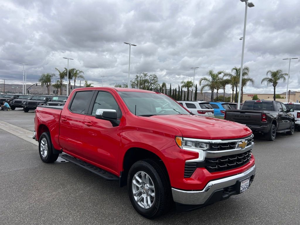 Used 2025 Chevrolet Silverado 1500 LT AWD/4WD image 2
