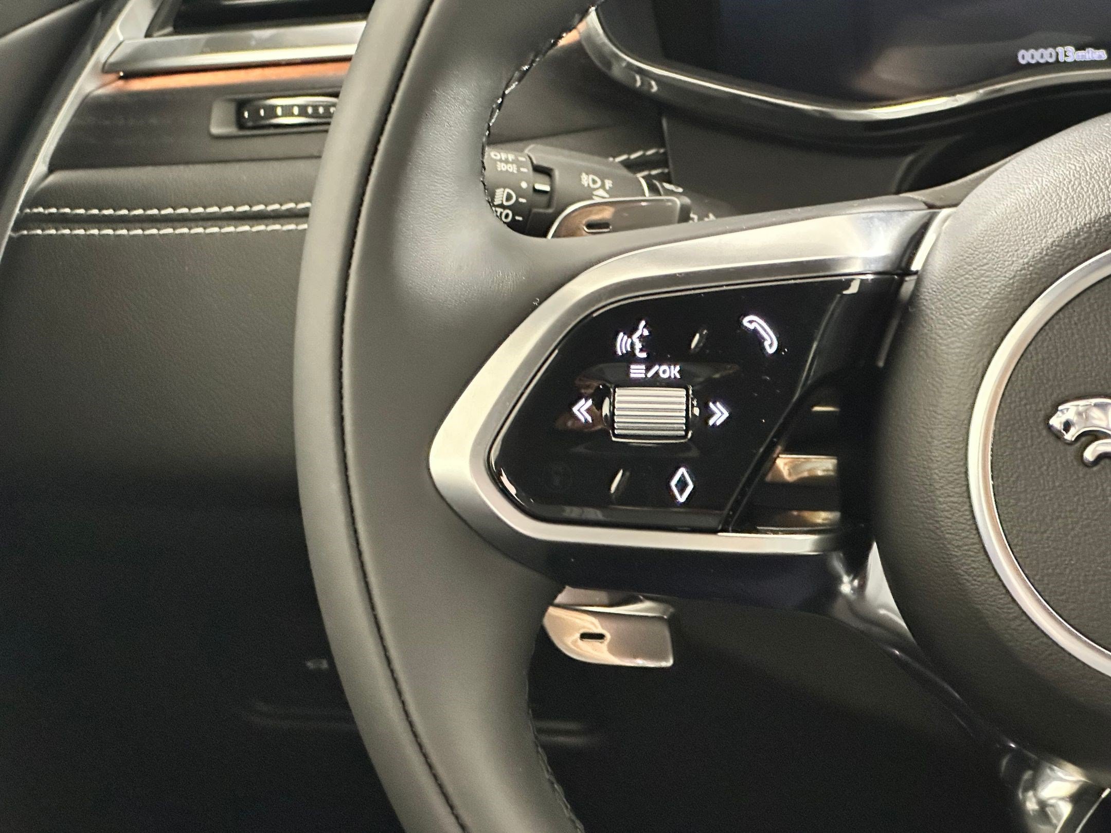 Used 2026 Jaguar F-PACE R-Dynamic S AWD/4WD image 15