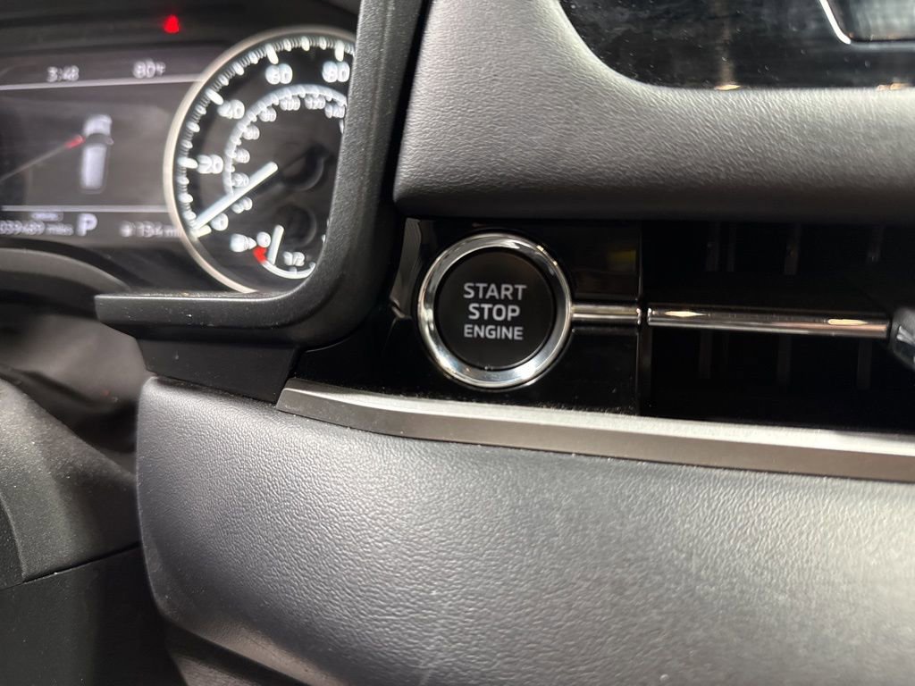 Used 2025 Mitsubishi Outlander SE image 23