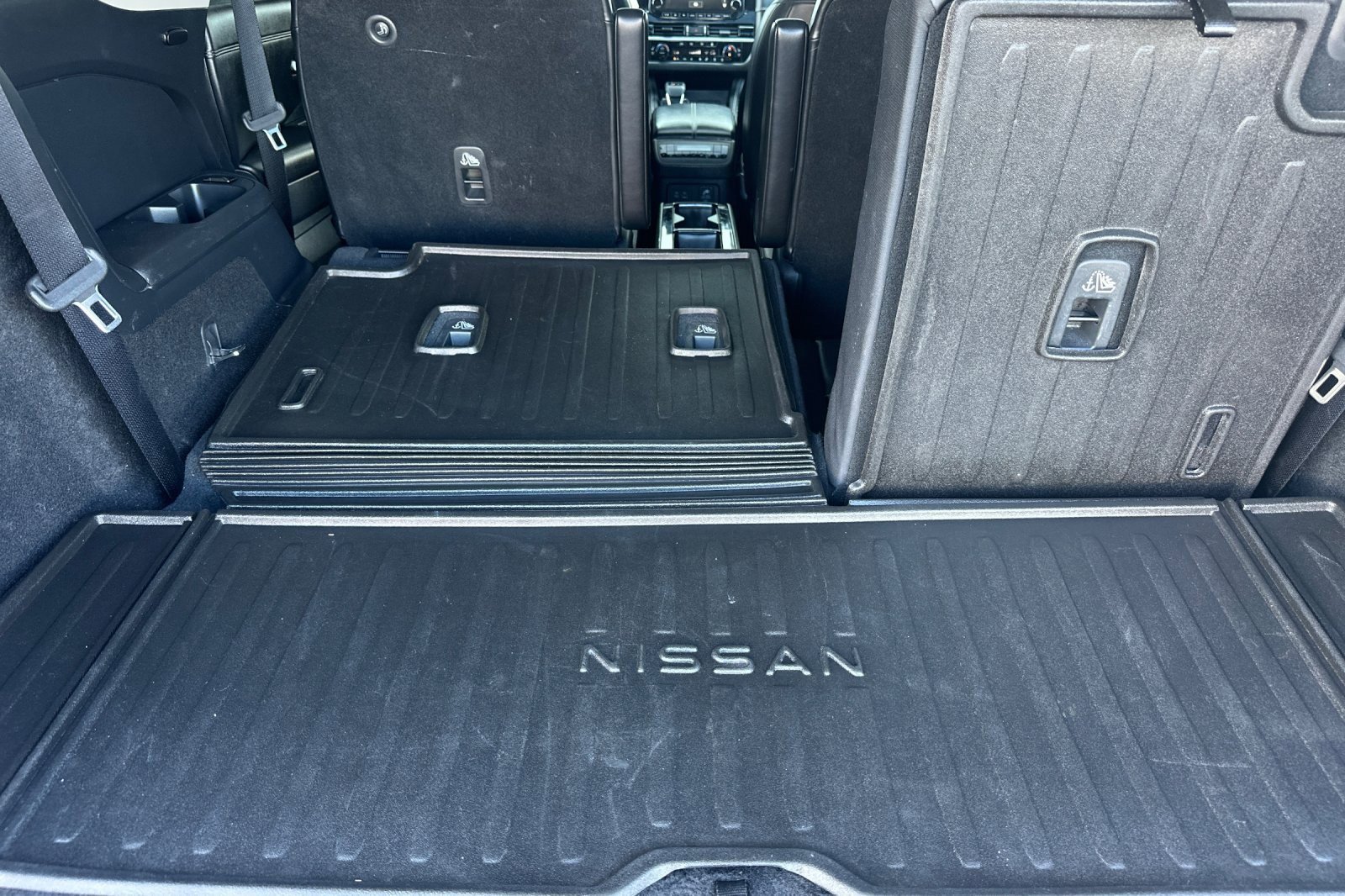 Used 2022 Nissan Pathfinder Platinum w/ Cargo Package image 15