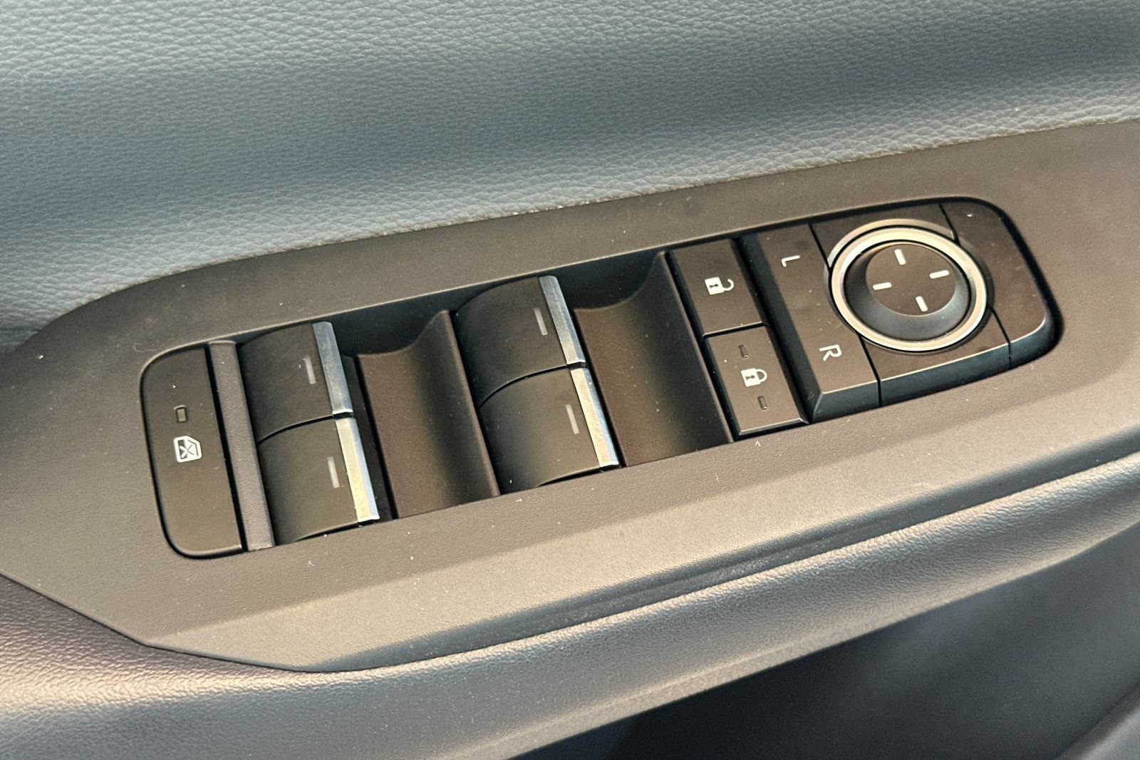Certified 2023 Toyota Prius XLE FWD image 14
