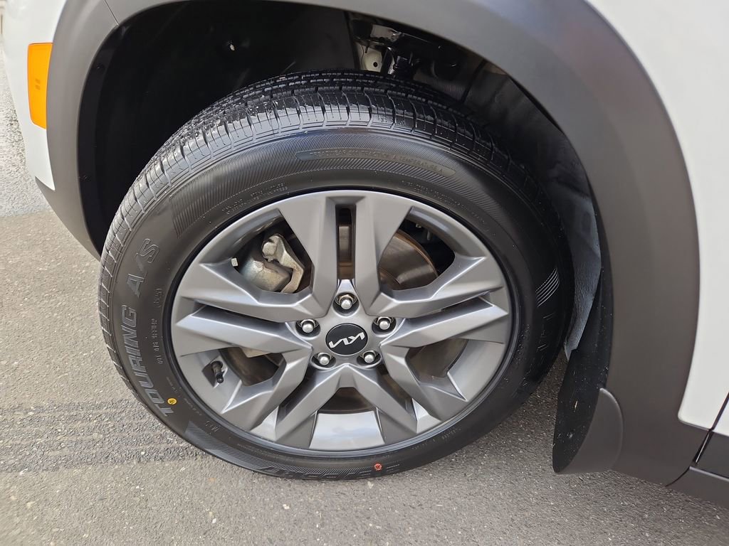 Used 2023 Kia Seltos S w/ Navigation Package image 32