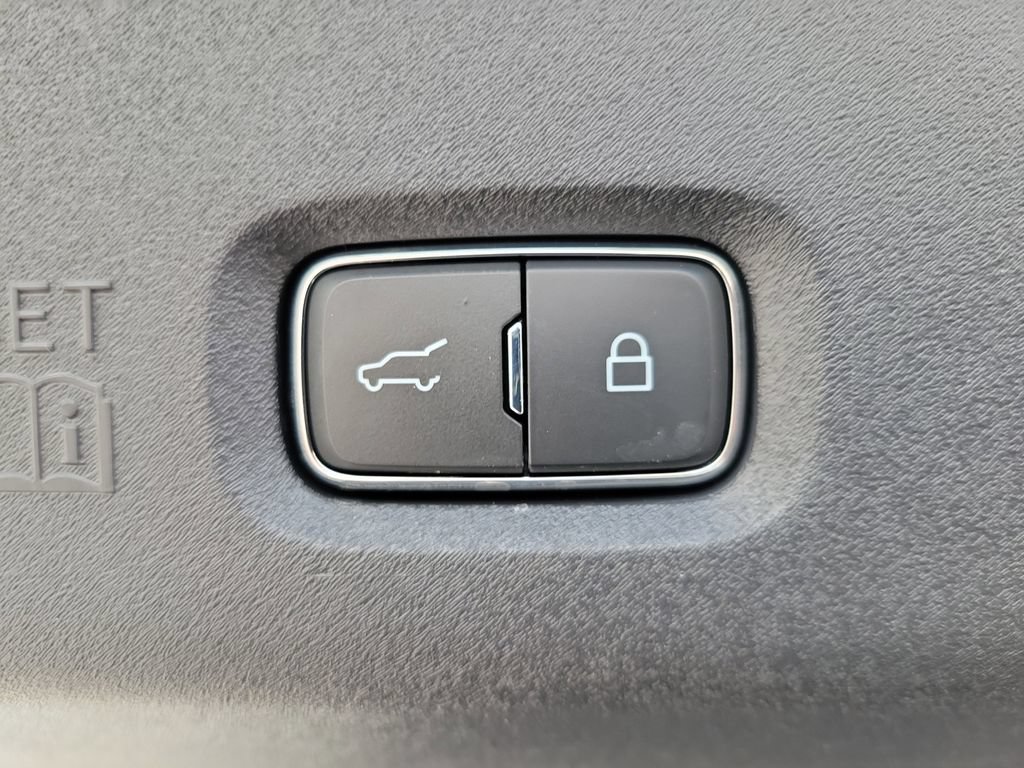Used 2025 Ford Expedition Active RWD image 11