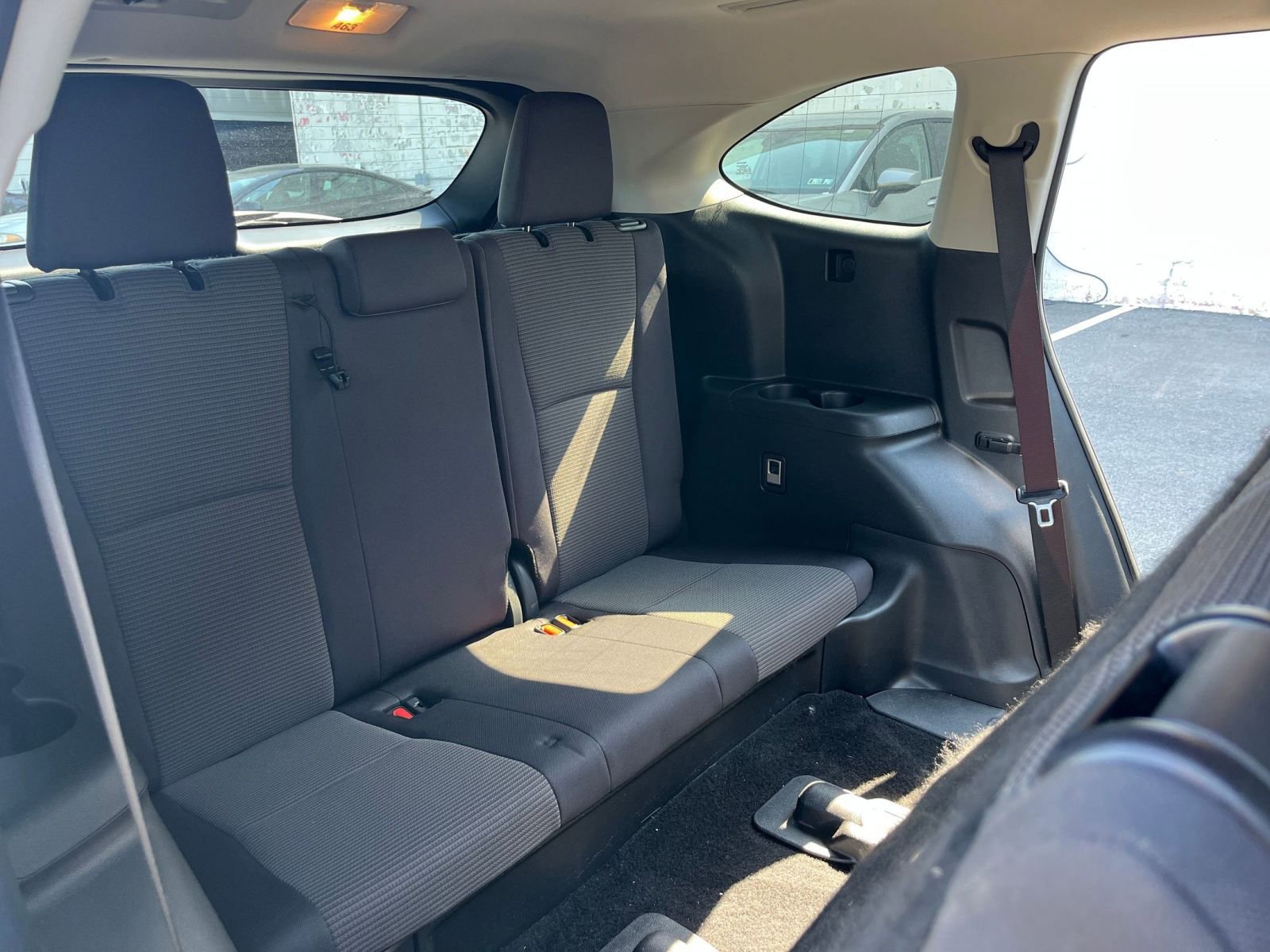 Used 2025 Toyota Highlander LE FWD image 30