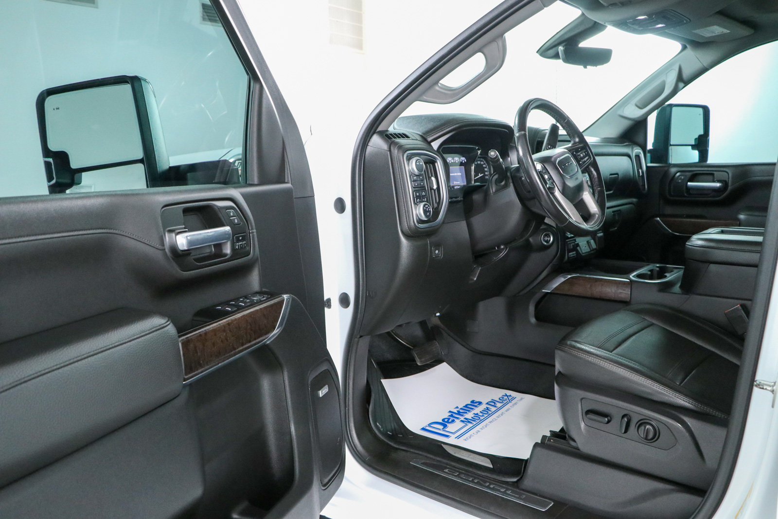 Used 2021 GMC Sierra 2500 Denali w/ Denali Ultimate Package AWD/4WD image 3