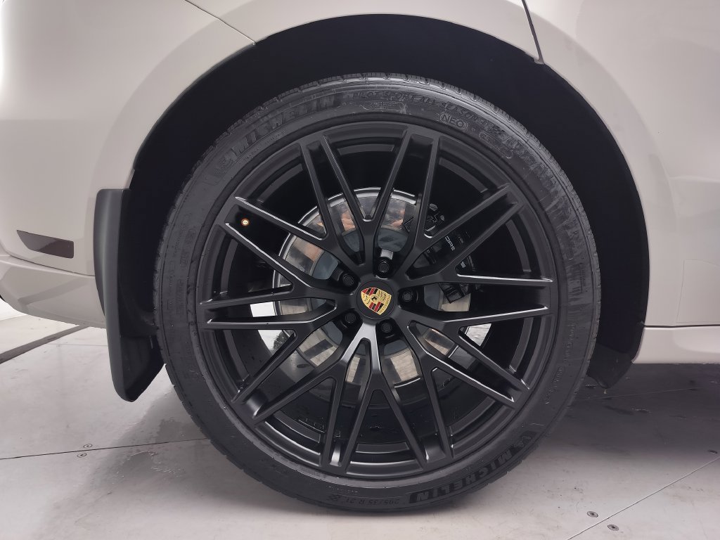 Certified 2023 Porsche Macan GTS AWD/4WD image 31