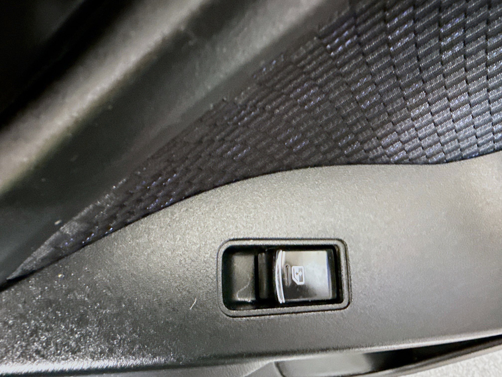 Used 2017 Subaru Forester 2.5i Premium w/ All-Weather Package image 30