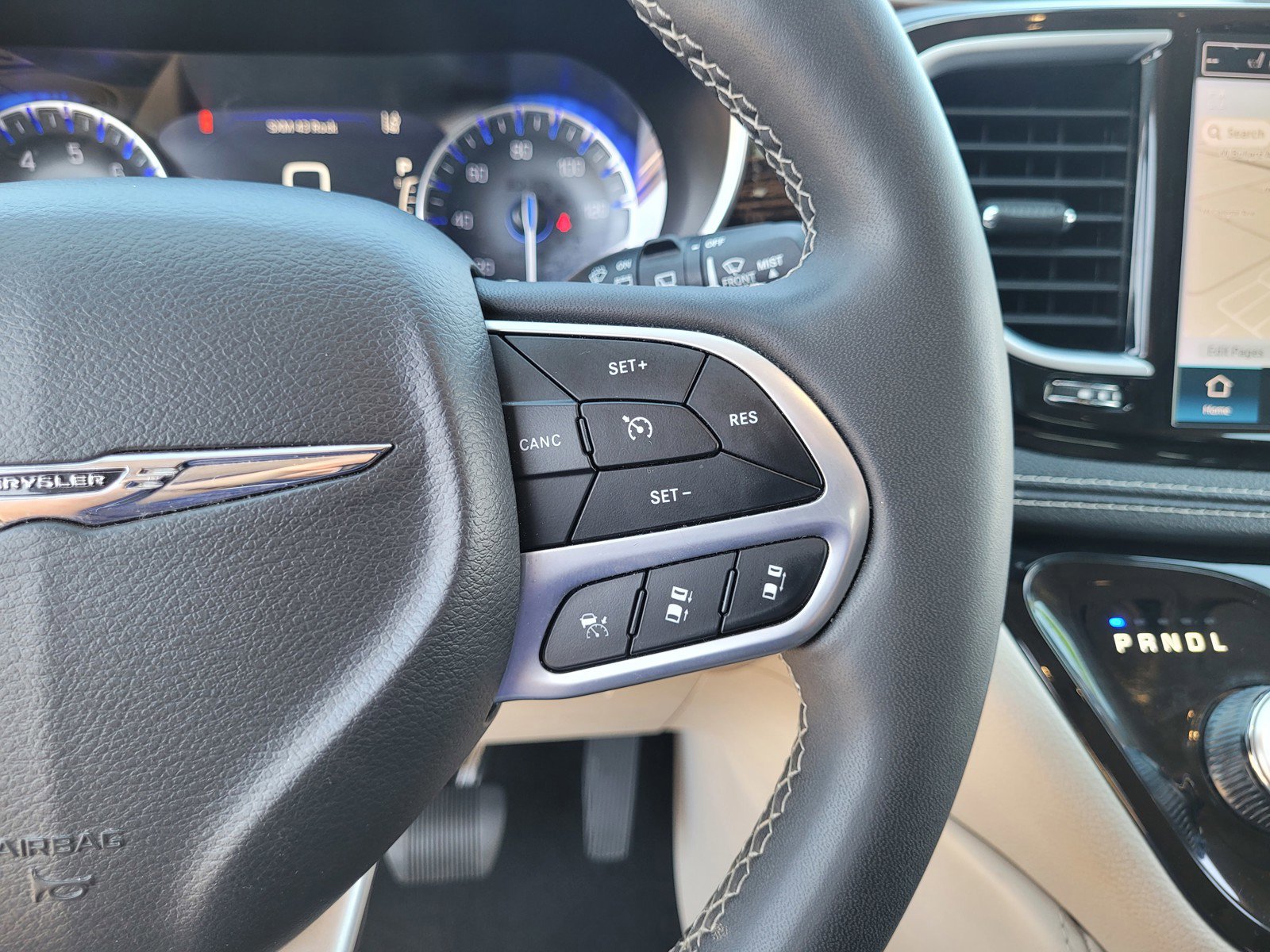 Used 2023 Chrysler Pacifica Limited image 23