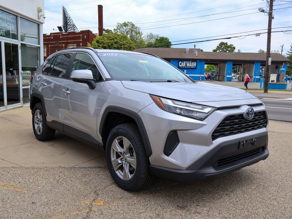 Used 2022 Toyota RAV4 XLE w/ Convenience Package AWD/4WD image 7