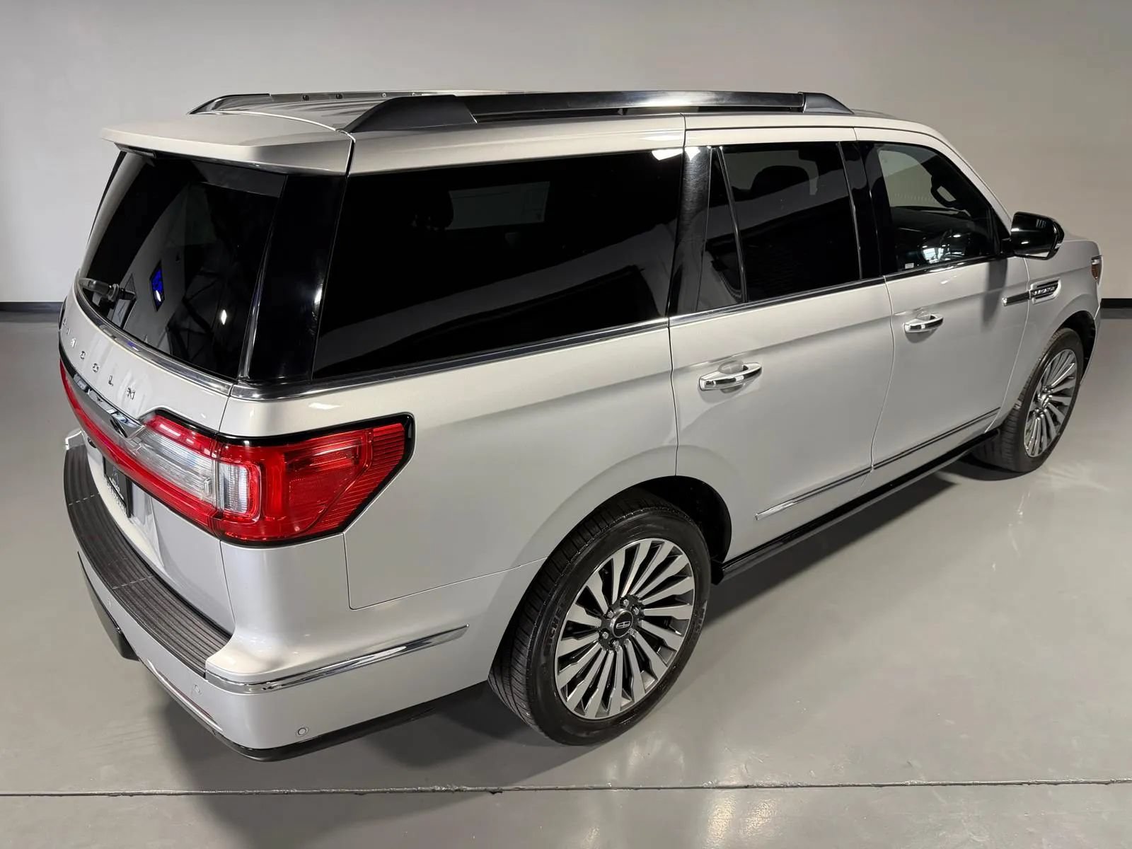Used 2018 Lincoln Navigator Reserve w/ Technology Package AWD/4WD image 48