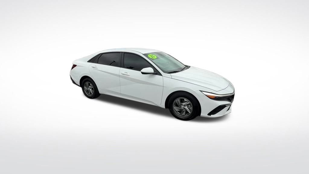 Used 2025 Hyundai Elantra SE image 36