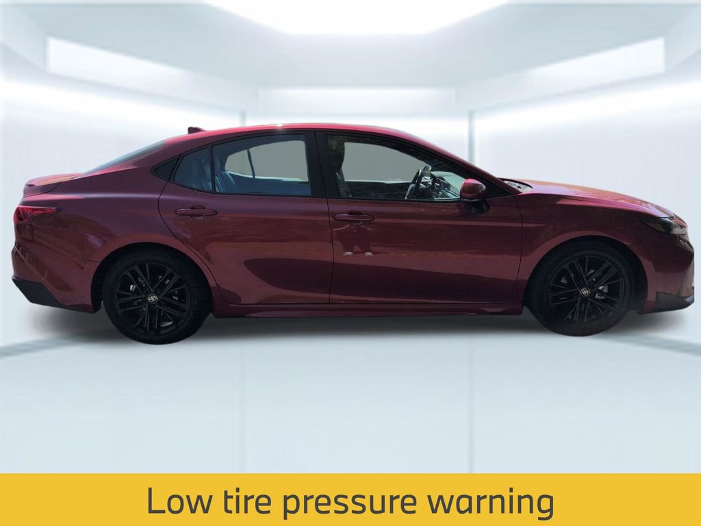 Used 2025 Toyota Camry SE image 8