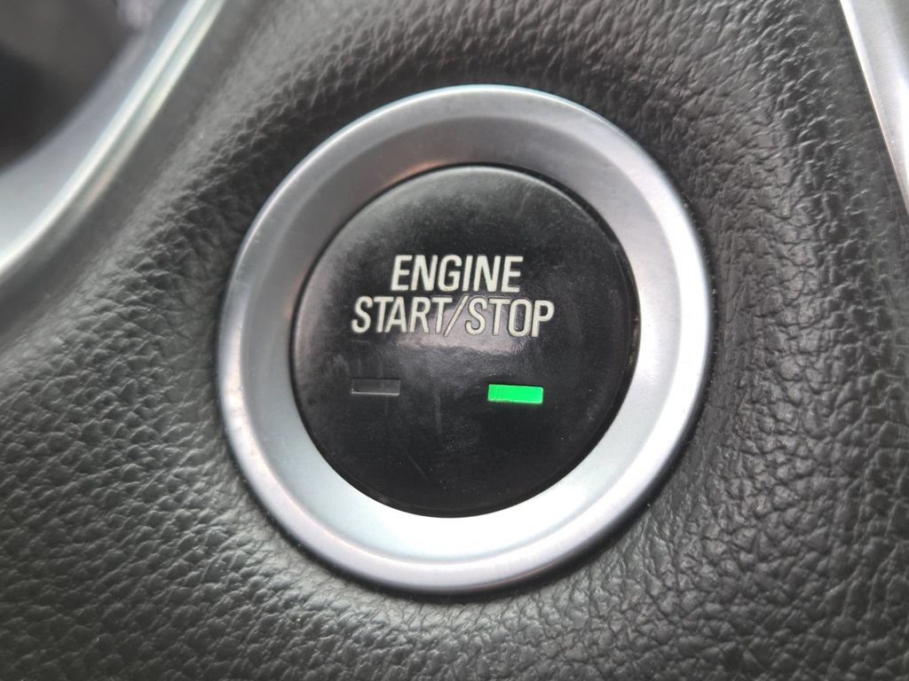 Used 2019 Chevrolet Traverse RS FWD image 34
