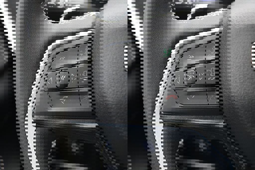 Used 2023 Jeep Grand Cherokee Altitude AWD/4WD image 19