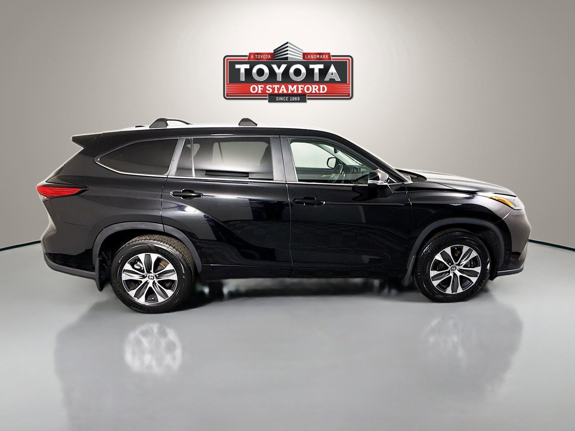 Used 2023 Toyota Highlander XLE AWD/4WD image 8