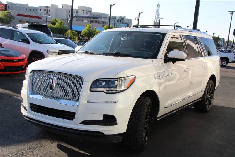 Used 2022 Lincoln Navigator L Reserve AWD/4WD image 3