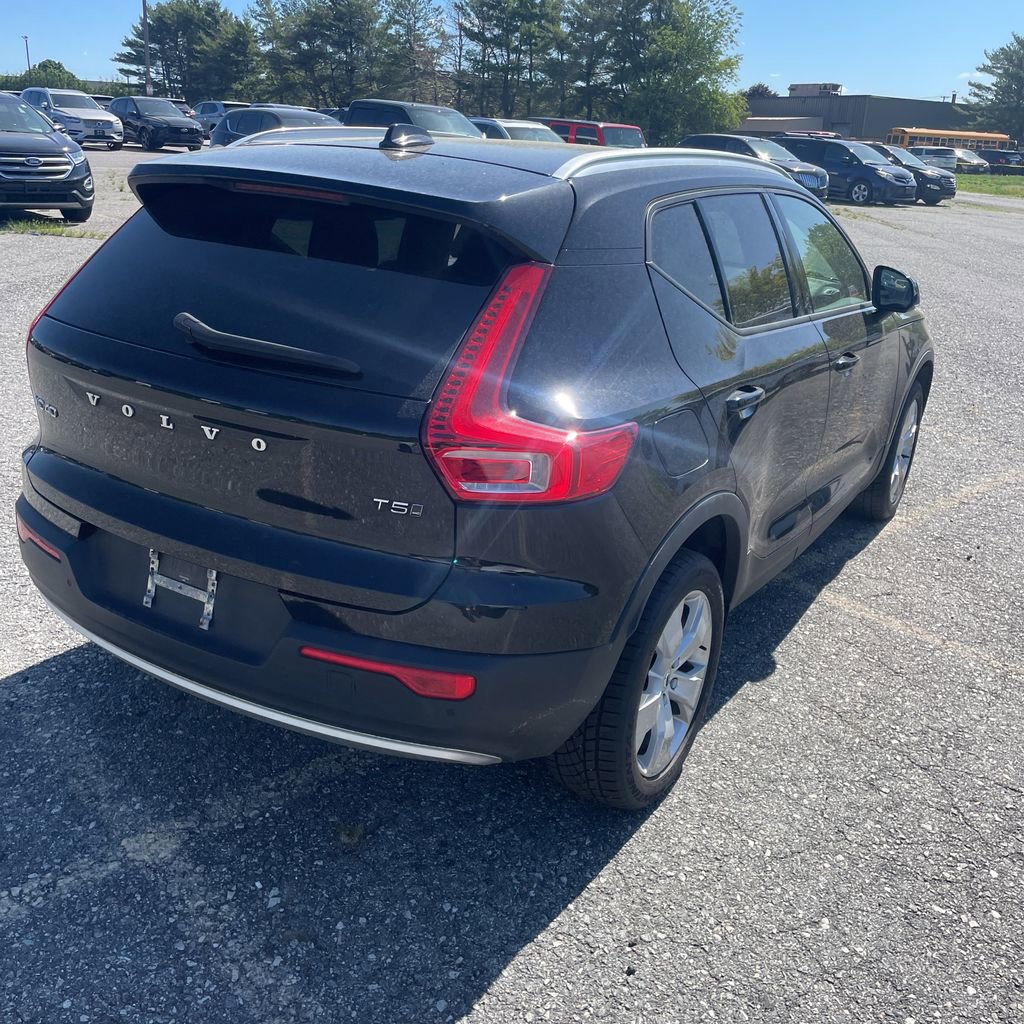 Used 2021 Volvo XC40 T5 Momentum AWD/4WD image 6
