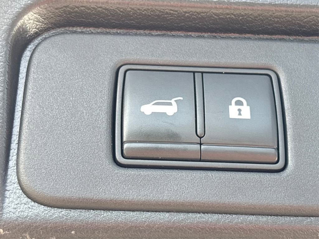 Used 2022 Nissan Rogue SV w/ SV Premium Package image 17