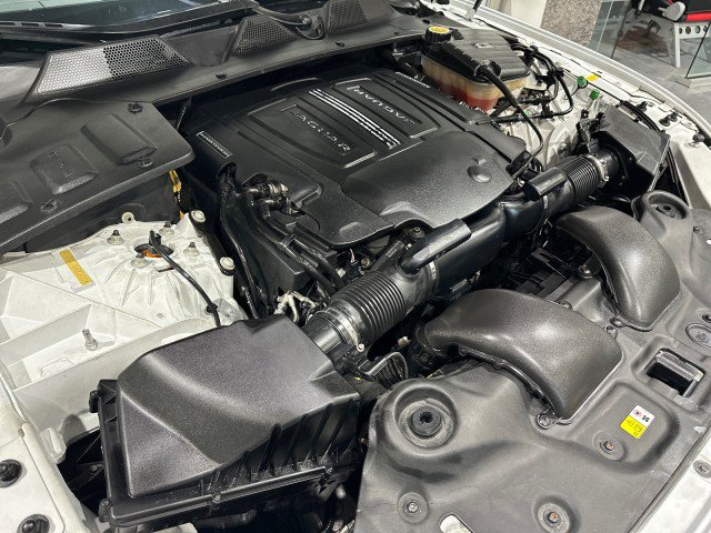 Used 2016 Jaguar XJ R-Sport RWD image 10