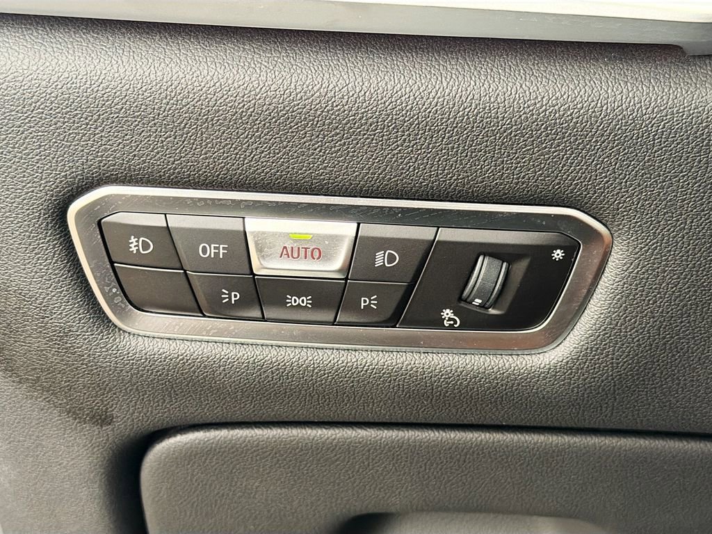 Used 2022 BMW X7 M50i w/ Executive Package image 37