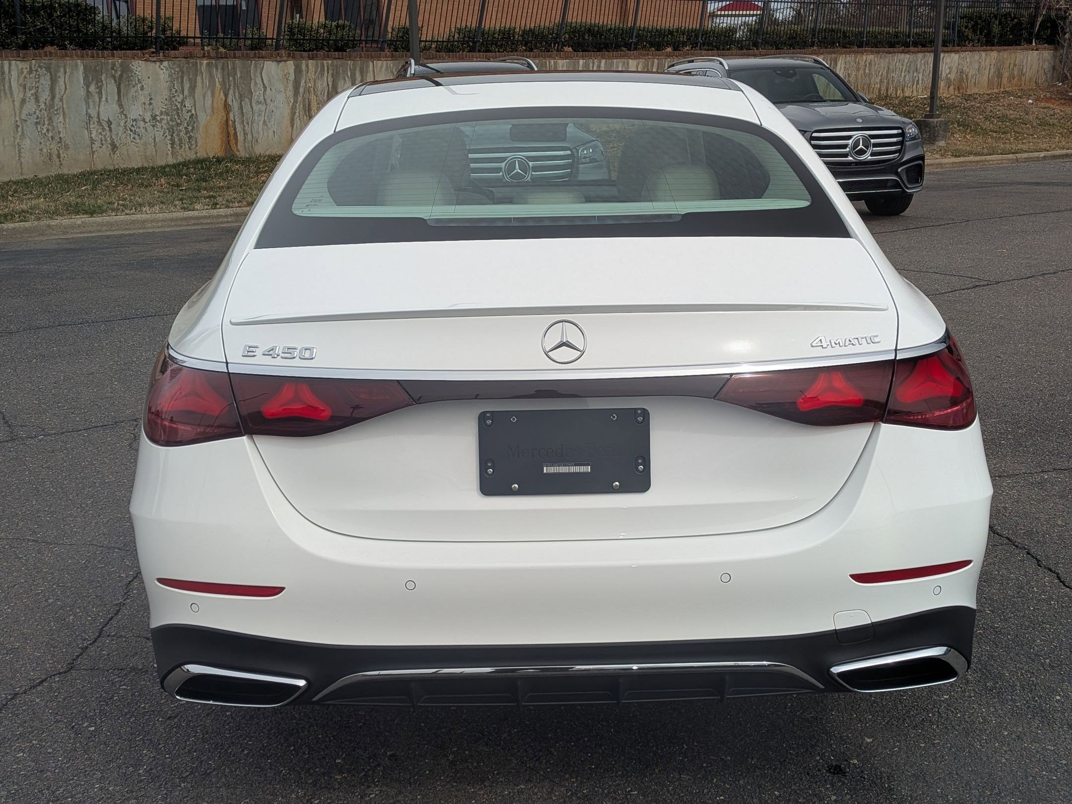 Used 2025 Mercedes-Benz E 450 4MATIC Sedan image 4