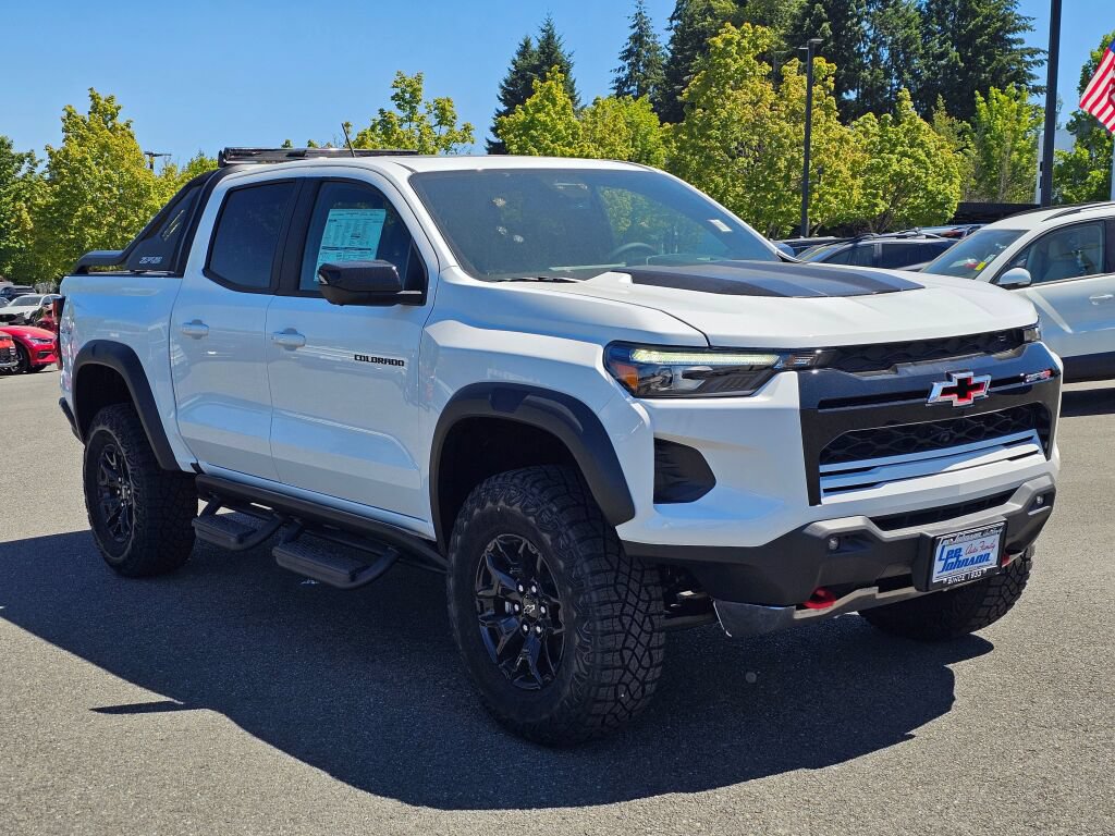 New 2026 Chevrolet Colorado ZR2 w/ Midnight Edition AWD/4WD image 3
