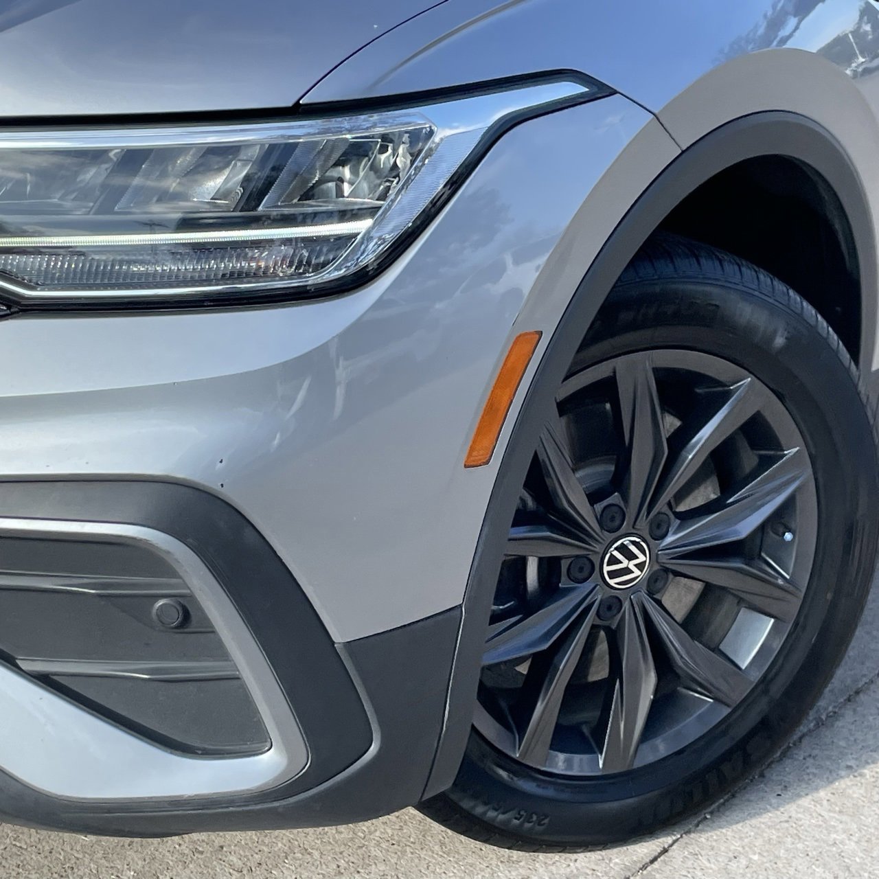 Used 2024 Volkswagen Tiguan SE image 8