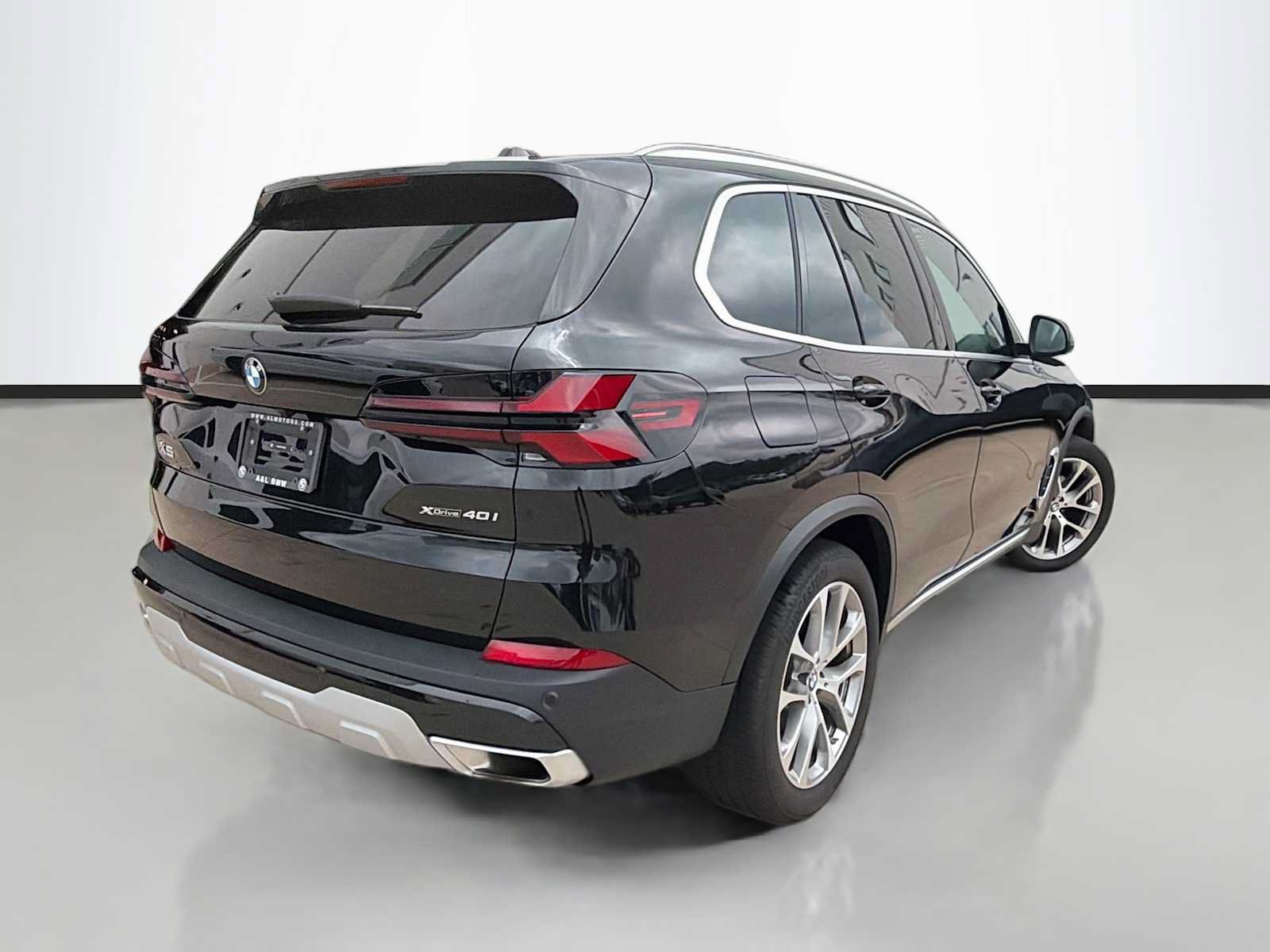 Used 2026 BMW X5 xDrive40i AWD/4WD image 3
